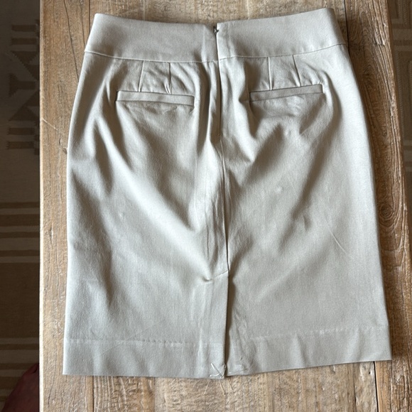 NWT Banana Republic Sloan Pencil Skirt in Khaki, Size 8 - Picture 2 of 8